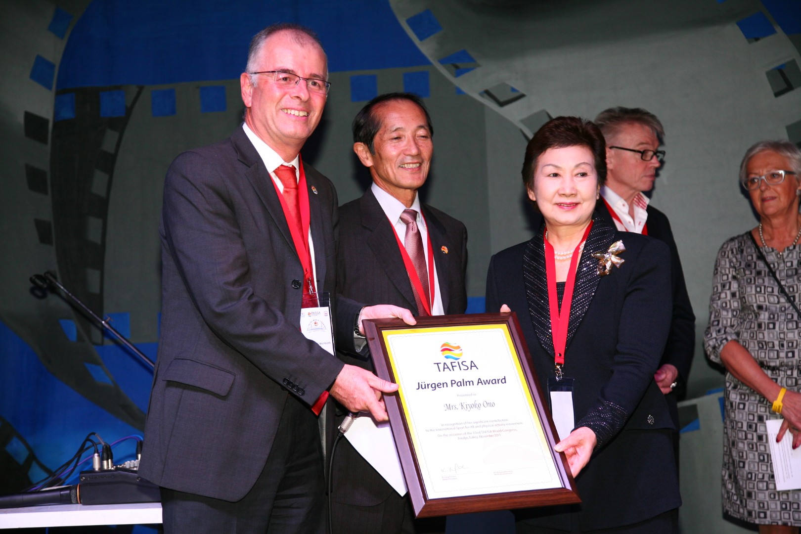 Kiyoko Ono Accepting the Jürgen Palm Award