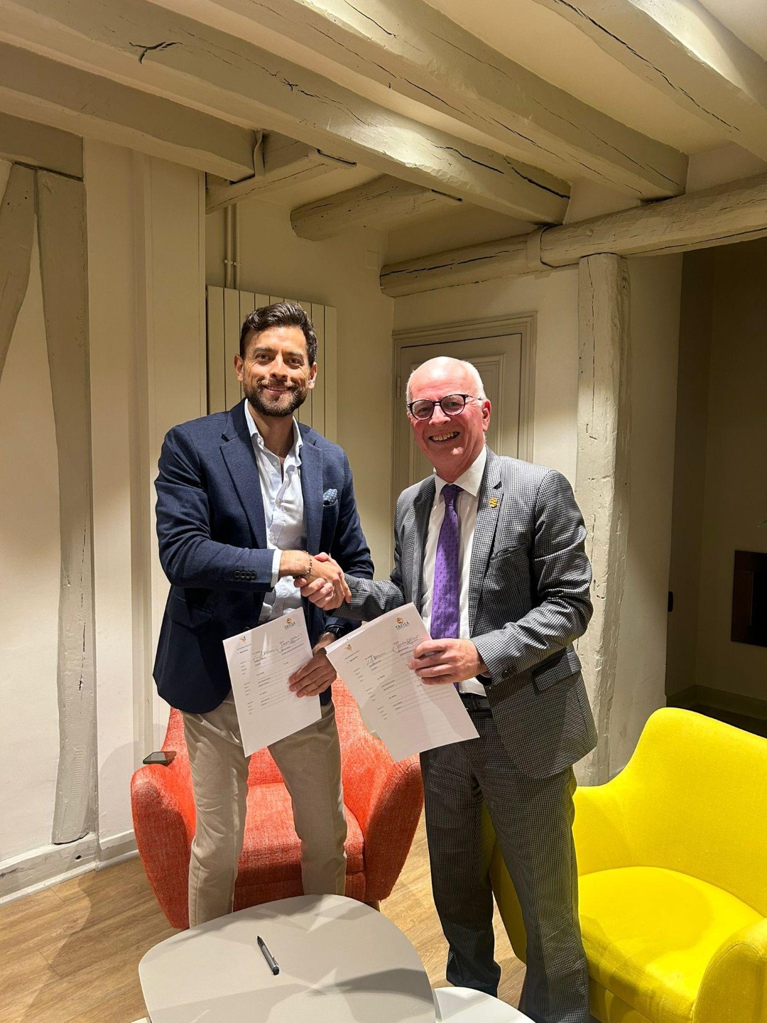 Sebastian Palacios and Wolfgang Baumann signed the MoU in Paris, France